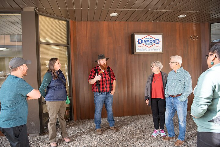 Our guide "Sourdough Dan" not letting the truth get in the way of a good story.